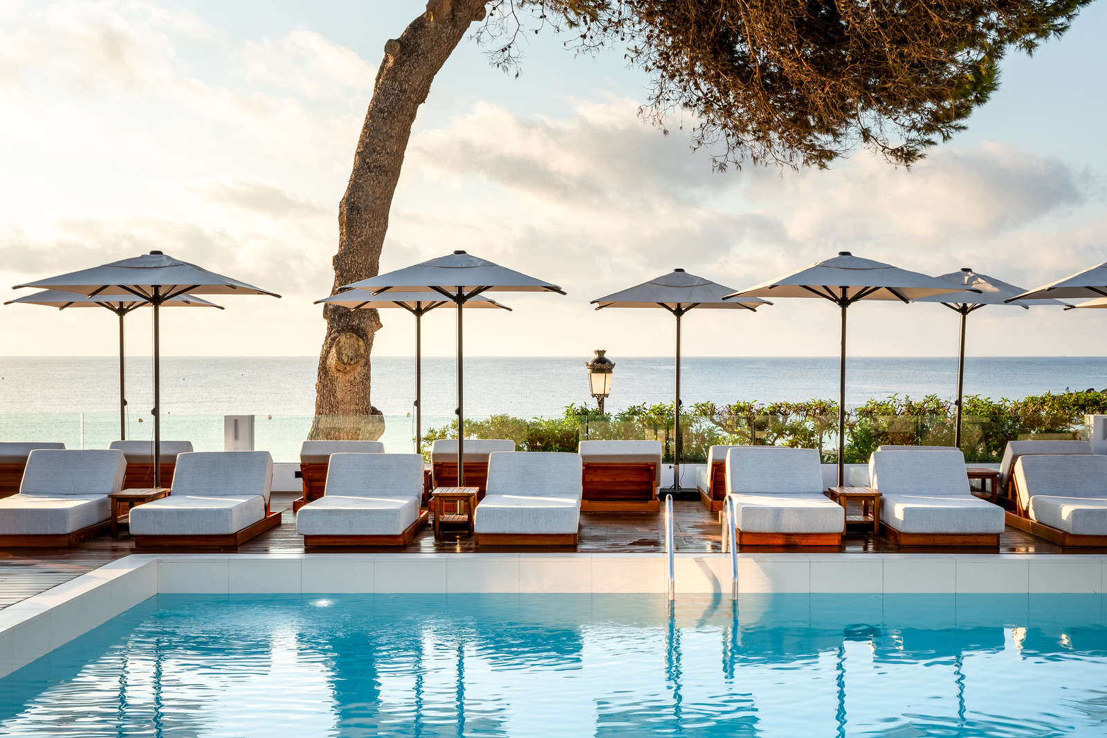 White Ibiza Hotels Guide: Hotel Riomar Ibiza